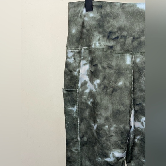 Kendall & Kylie Women's Green Tie Dye High Rise Cropped Leggings Size Small - Picture 7 of 9